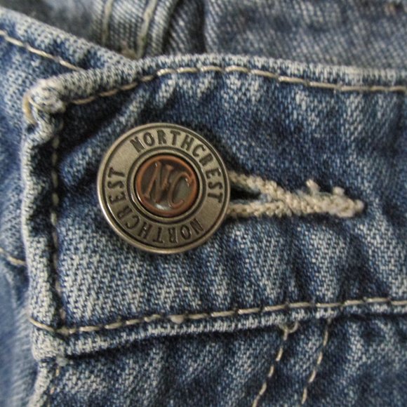 NORTHCREST WOMEN'S SIZE 10 or 12 JEANS SHORTS MED BLUE DENIM CARGO - Picture 2 of 3